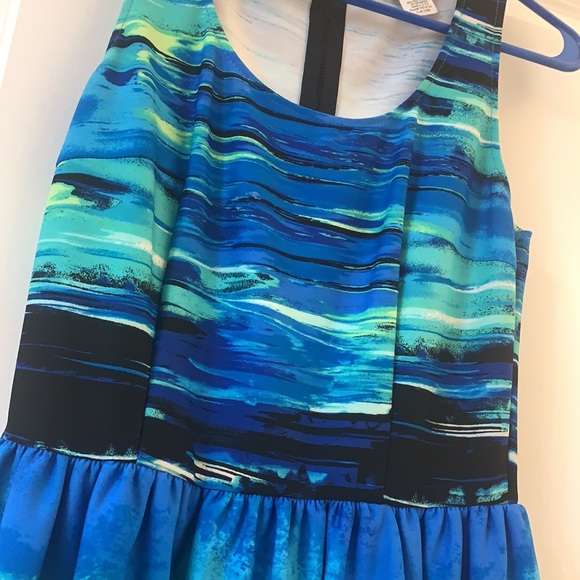 Mid length dress - Picture 2 of 6